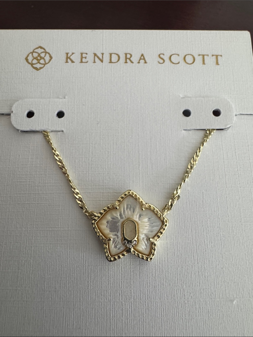 Kendra Scott Joelle Orchid Gold Short Pendant Necklace in Mother of Pearl